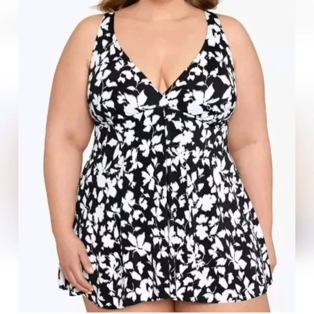 Swim Solutions Fly Away Tummy Control Swim Dress Woman Plus 18W Wireless New - Picture 1 of 12